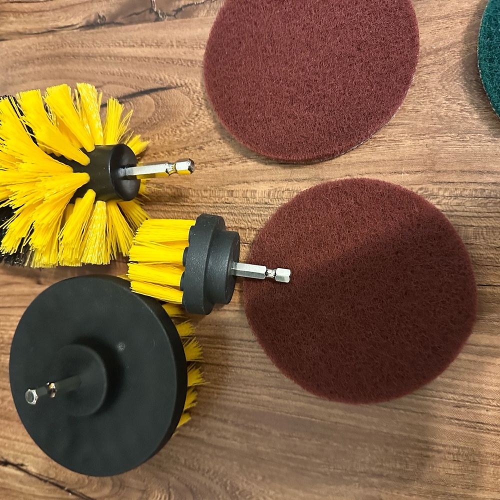 Source Unknown Yellow and Maroon Drill Brush & Pad Kit